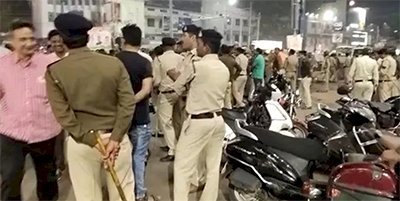 देर रात भारी संख्या में जयस्तंभ चौक पहुंचा पुलिसबल, प्रदर्शनकारियों को खदेड़ा